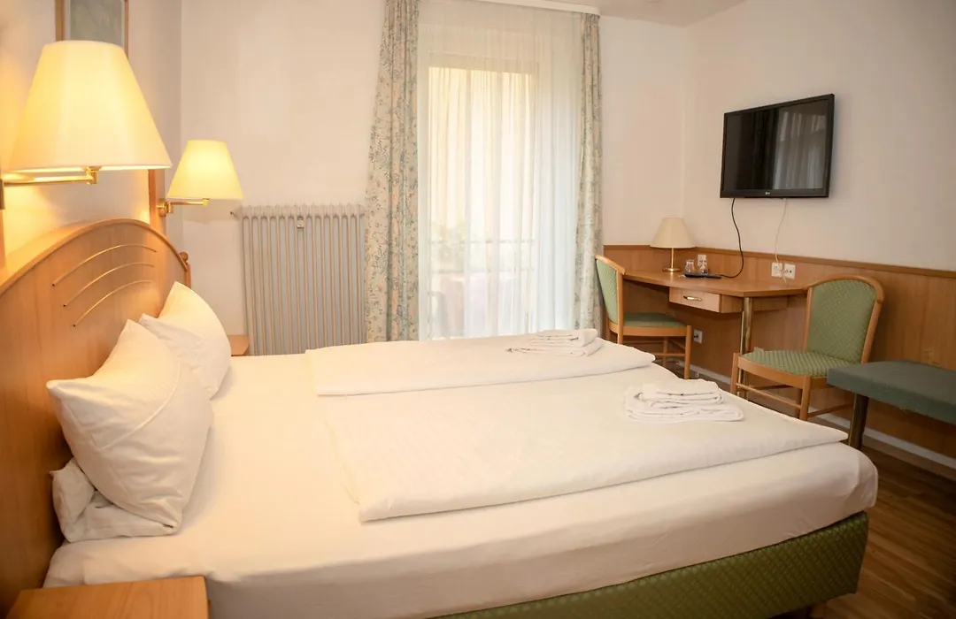 Hotel Moeve Garni-1