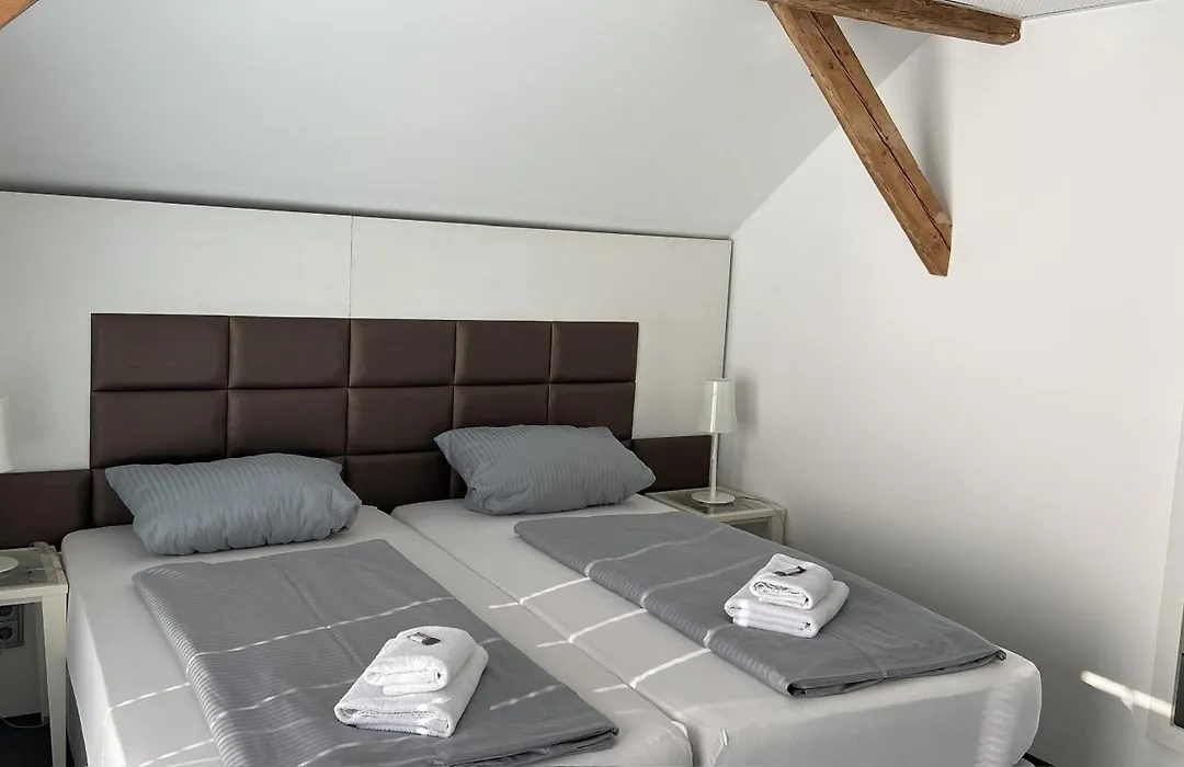 Leitner's Hotel Garni-1