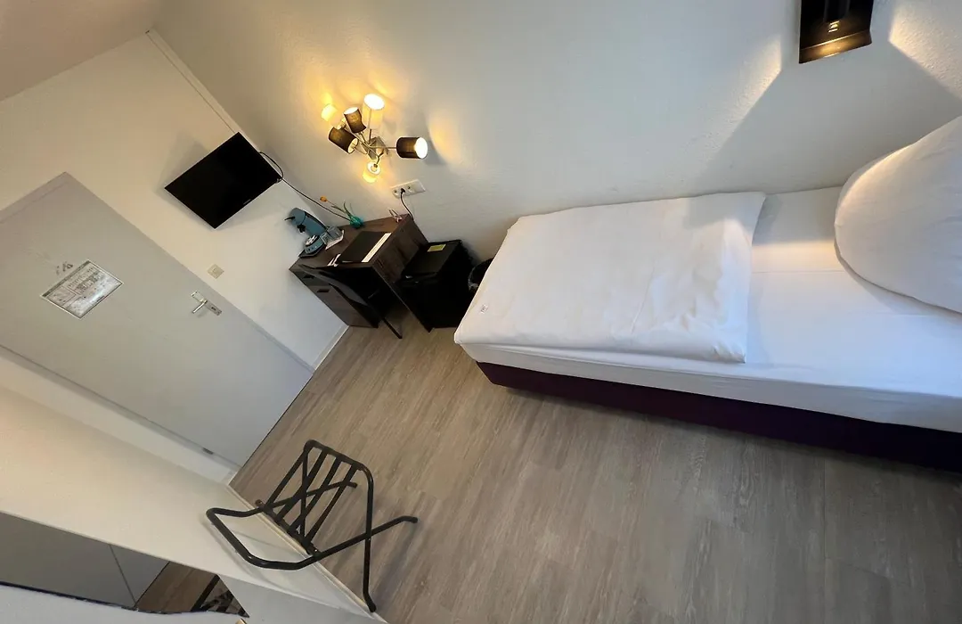 Hotel Bitzer Backnang Zentrum 24h Check In Frühstück zubuchbar gratis Parkplätze-1