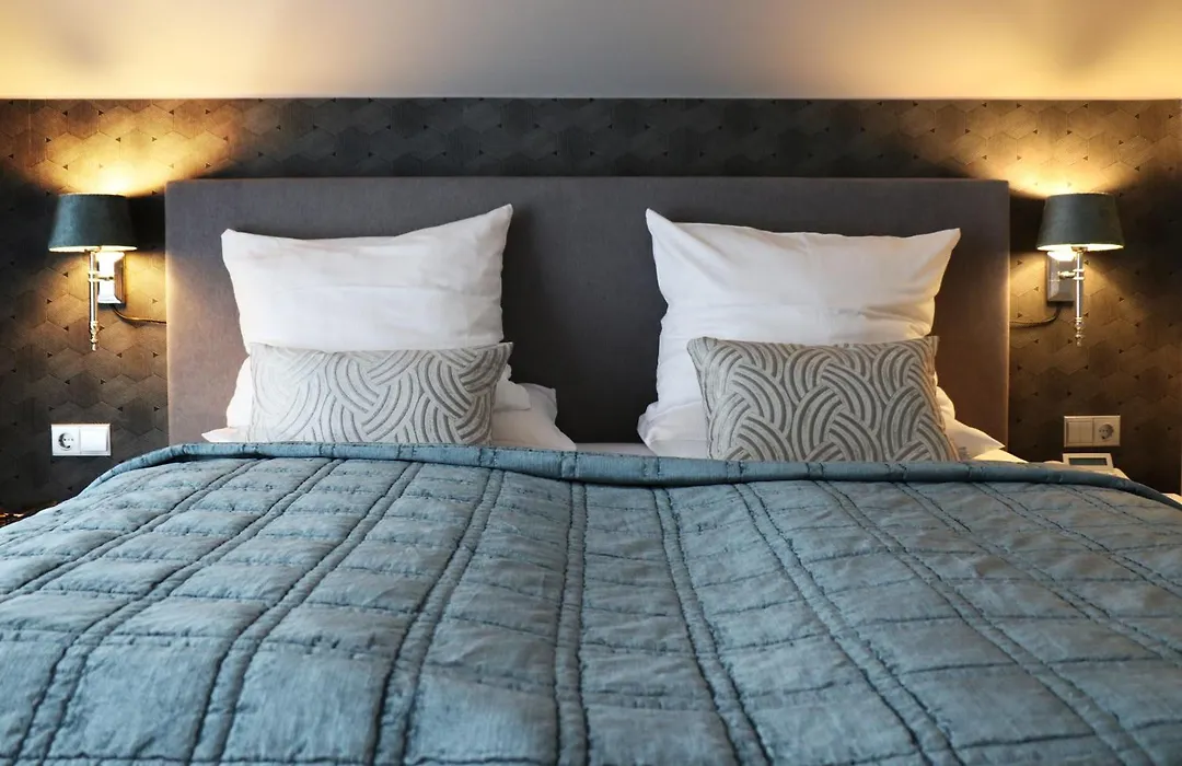Court Hotel-1
