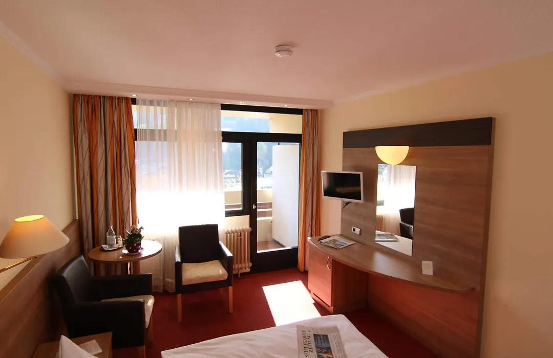 Hotel Bergfrieden-1