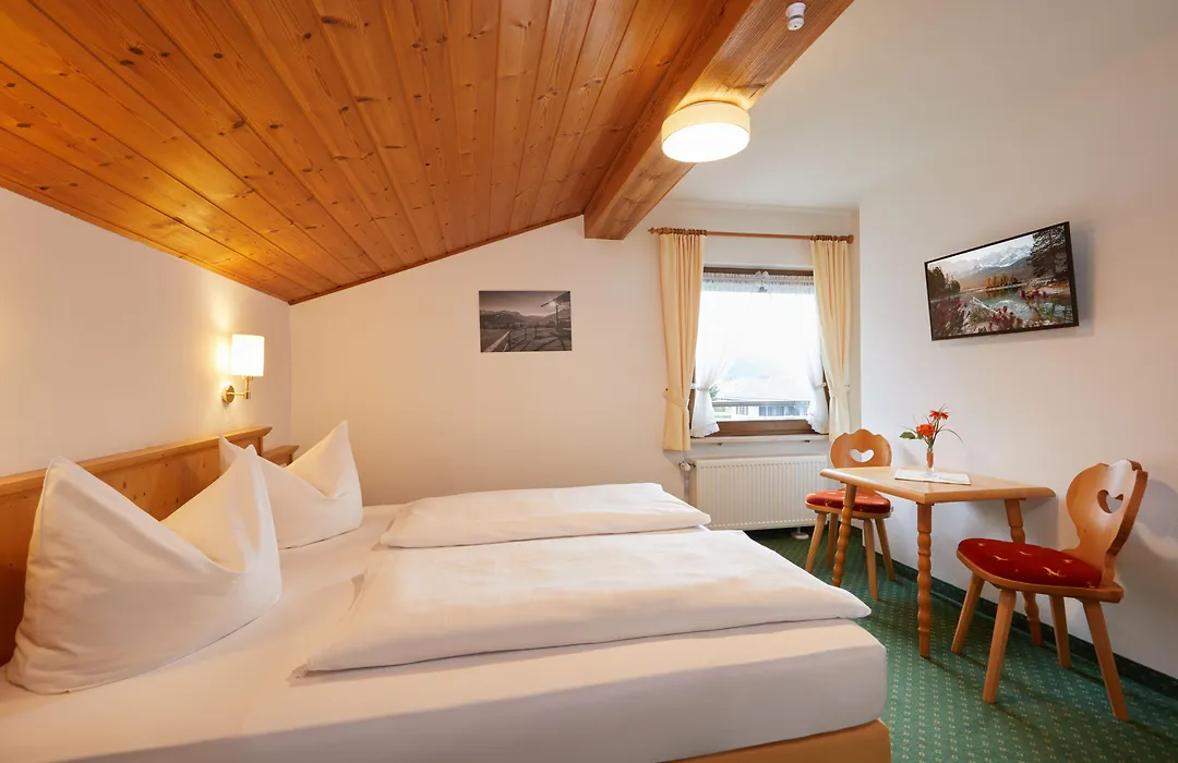 Hotel Garni Zugspitz-1