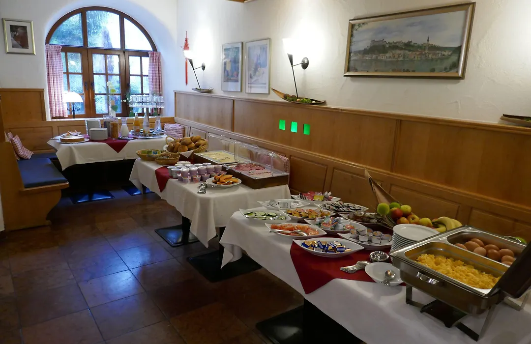 Bayerischer Hof-1