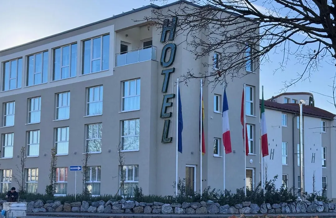 Highway Hotel-1