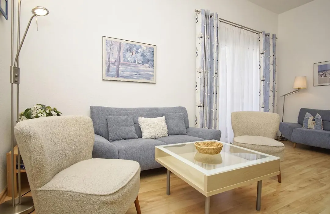 ruhige Lage mit Terrasse, gratis Nutzung vom AHOI Erlebnisbad und Sauna in Sellin - Villa Käthe FeWo 04-1