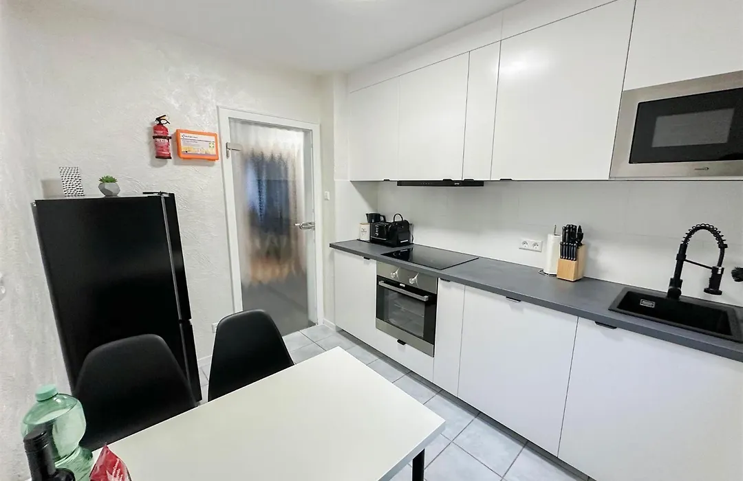 ALFA Apartment Stuttgart Mitte 2 Zimmer City-Lage Berliner Platz Balkon Netflix Küche WM l 2BR 5 Beds 6 People l Fully equipped Kitchen&Bathroom-1