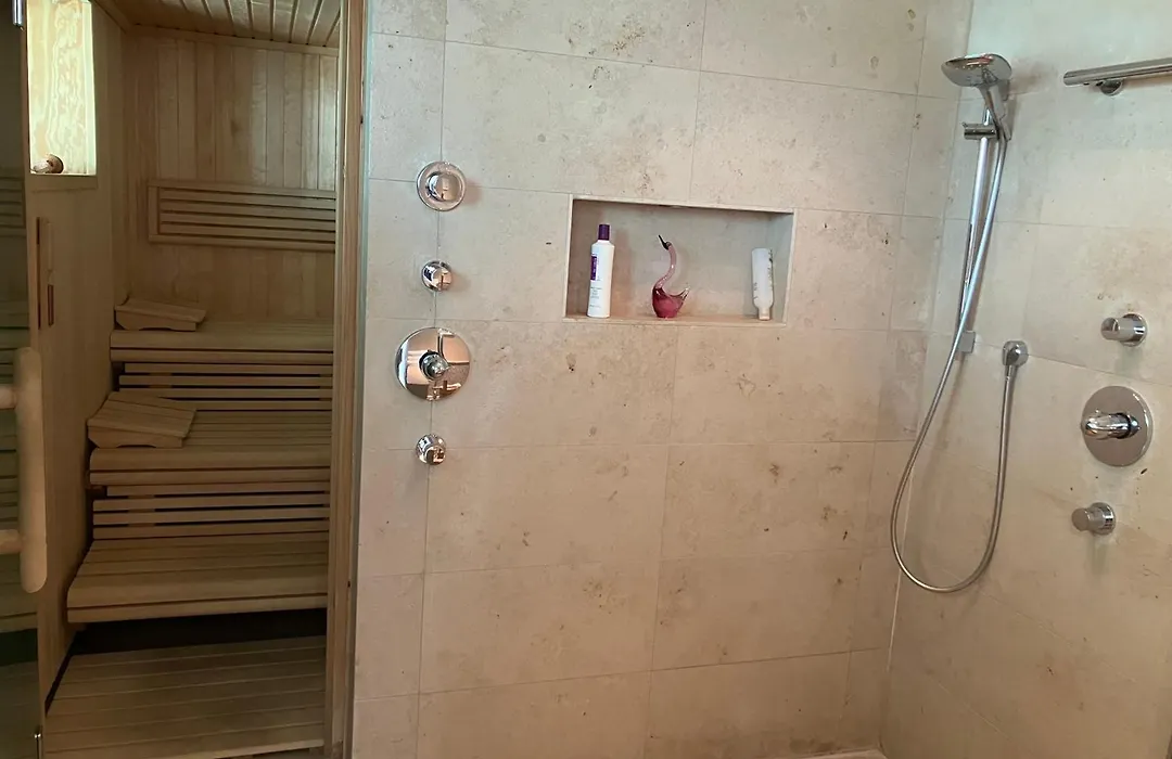 Wellness-Apartment mit Wasserblick, Pool, Sauna&Fitnessbereich-1
