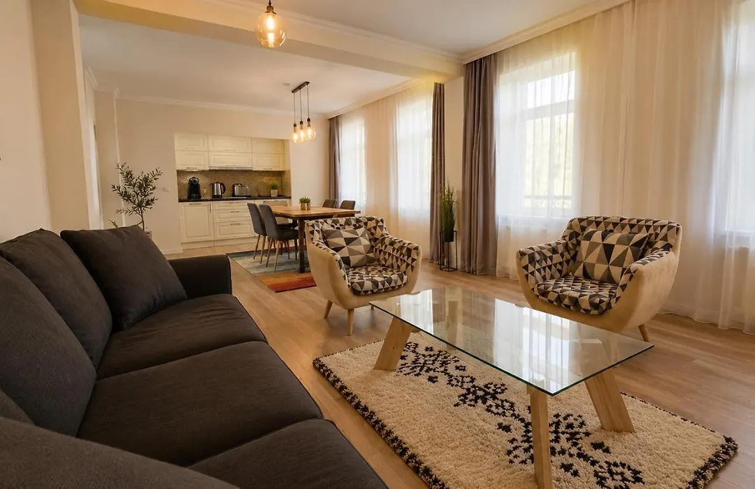 YFB I 130m2 Designwohnung mit 2 Bädern-1