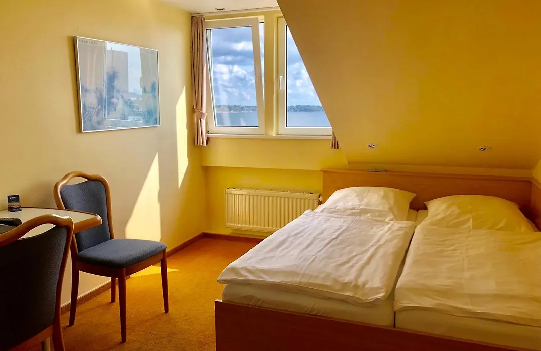 Hotel Kieler Förde-1