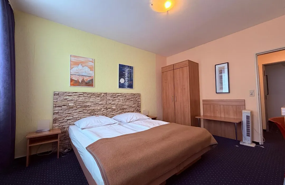Hotel Stadt Hamburg am Fluss Saarbrücken-1