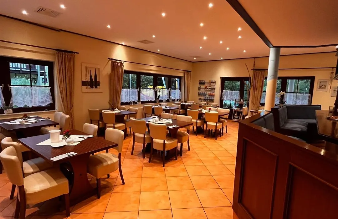 Landhotel Ruegen-1