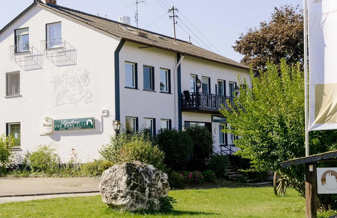 Landhaus vor Burg Eltz-1