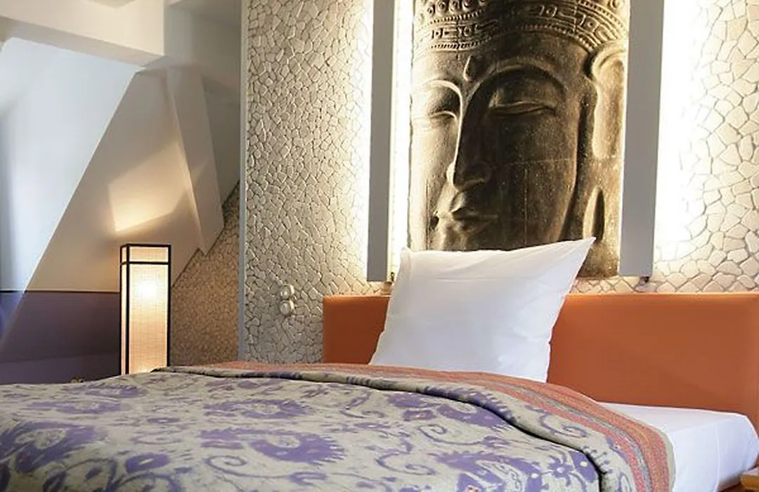 Hip Hotel-1