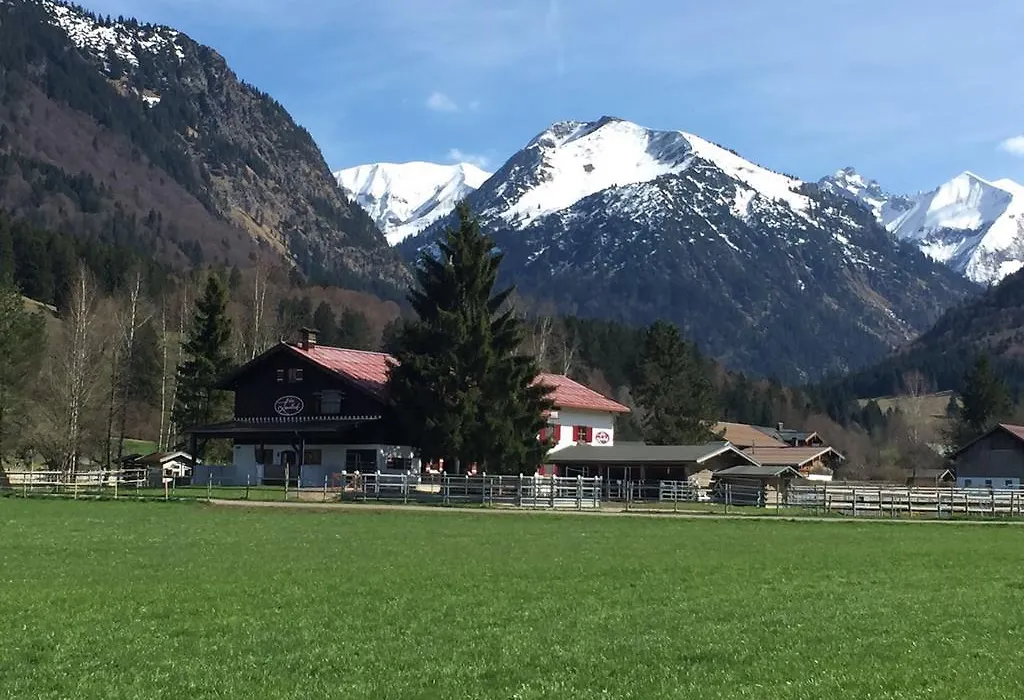 Der Landhof-1
