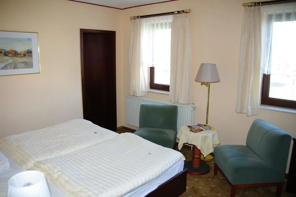 Landhotel Goldener Löwe mit Pension Am Taurastein-1