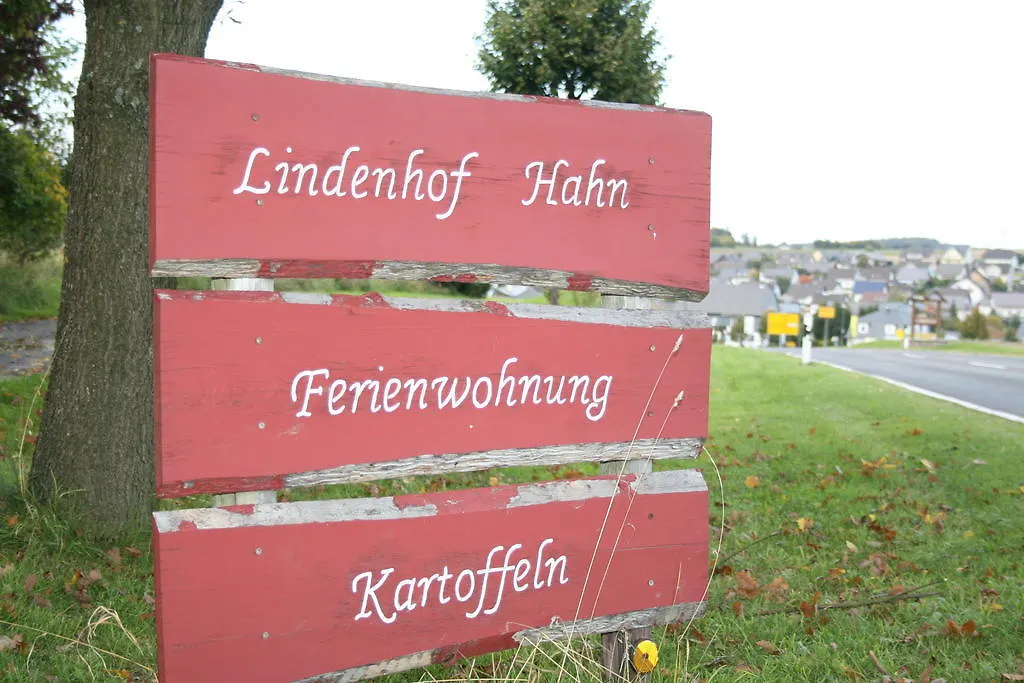 Lindenhof Hahn-1