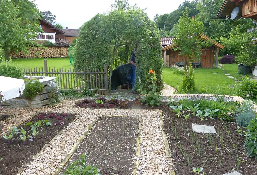 Suzanne'S B&B & Gardens-1