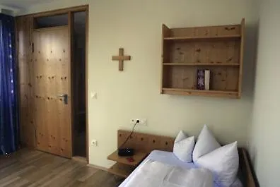 Akademie Schoenbrunn Gaestehaus St. Klara-1