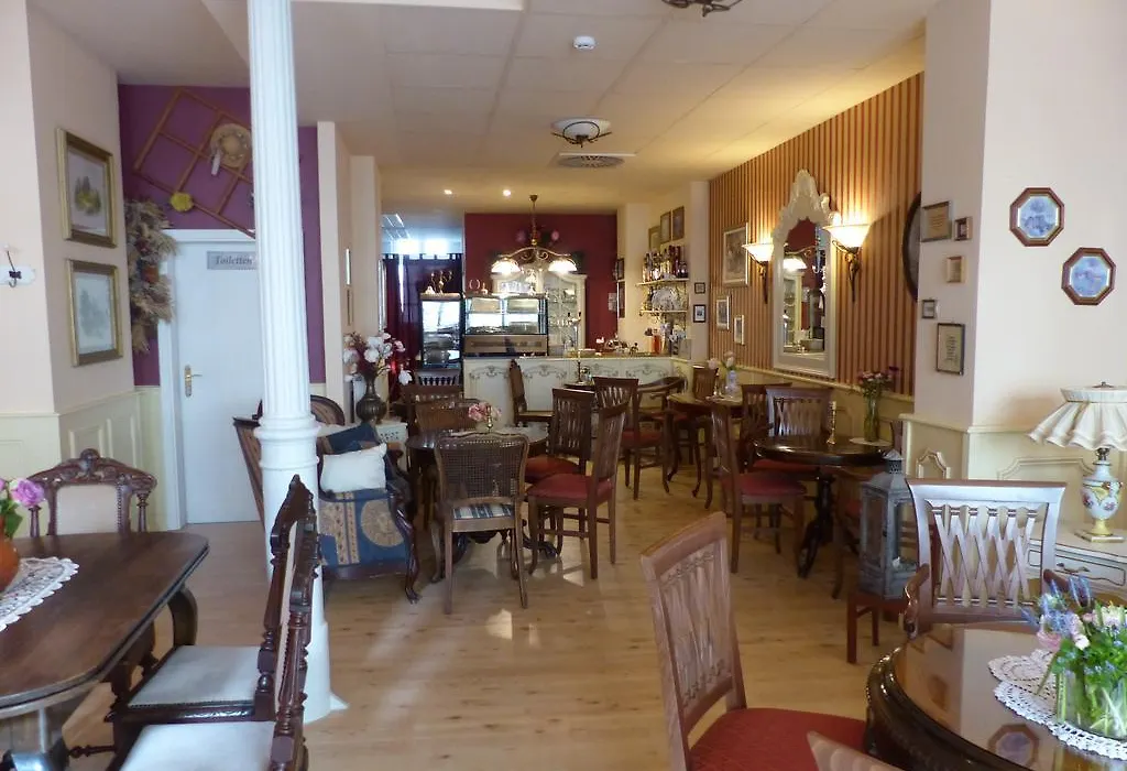 Cafe 28 & Pension Am Markt-1