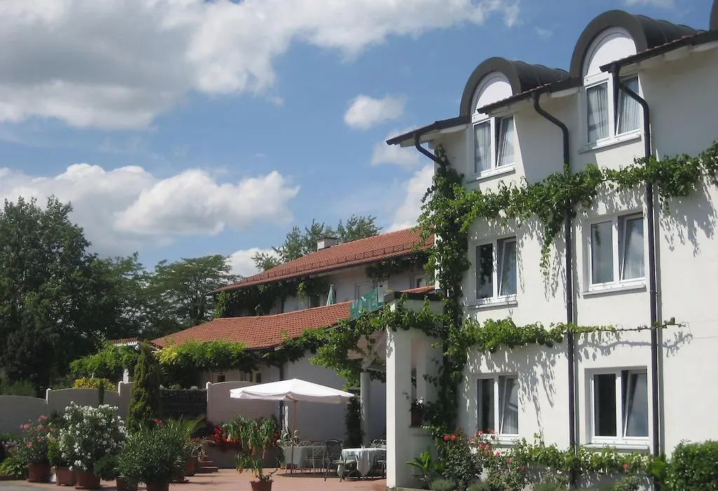 Lindner's Hotel-1