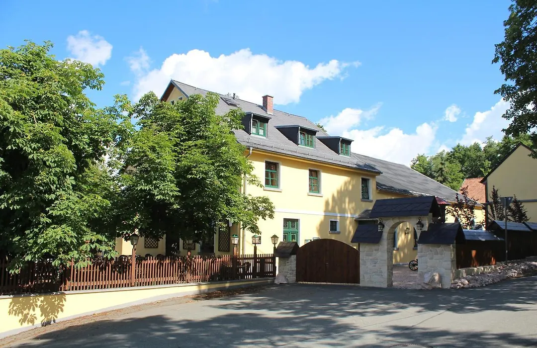 Event&Hochzeitshotel Zum grünen Baum-1
