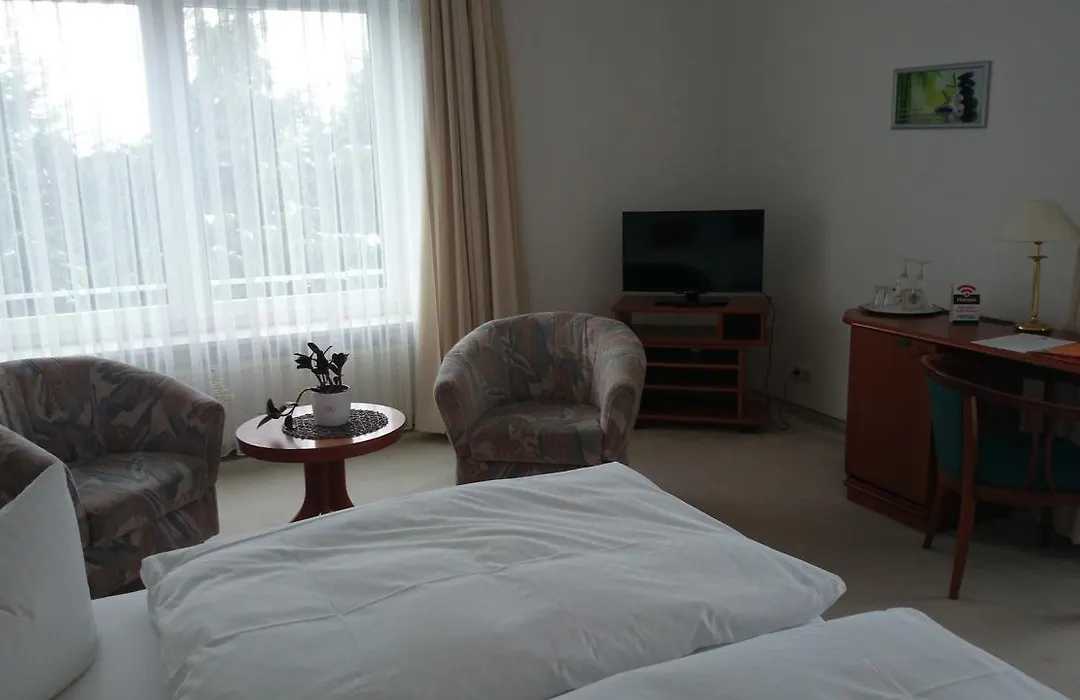 Hotel und Restaurant Rabennest am Schweriner See-1