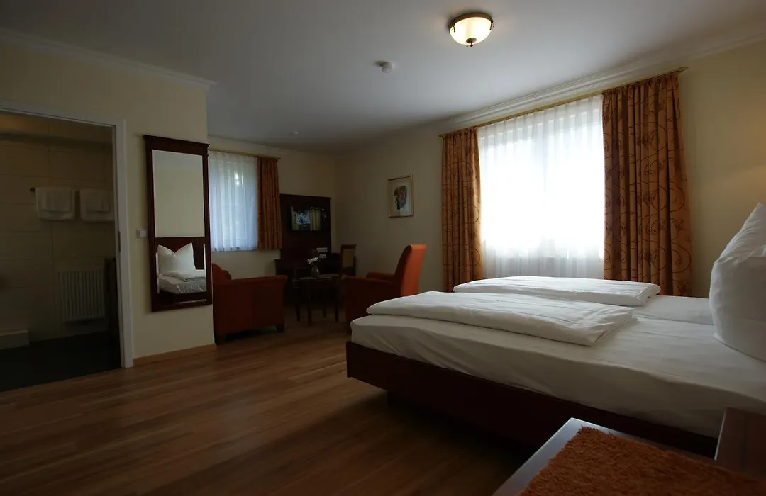 Waldcafe Hotel Restaurant-1