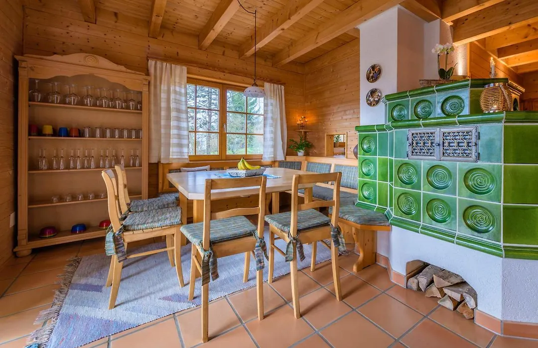Holz-Ferienhaus Oberbraendi: Kachelofen, Sauna, Wlan, Am Wald-1