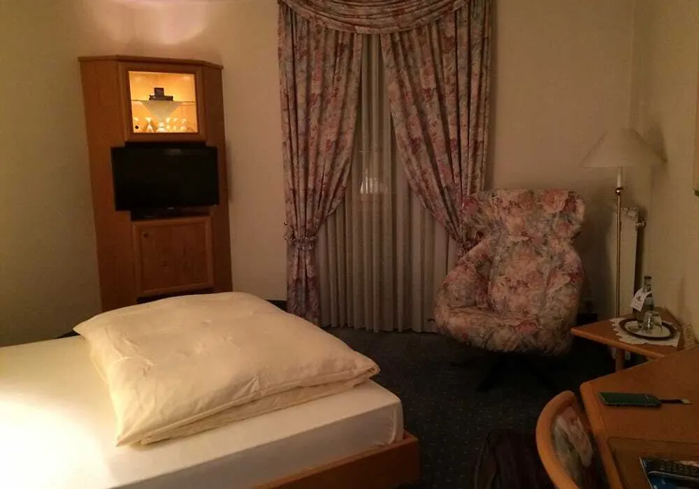Hotel Weinstube Gutshof-1