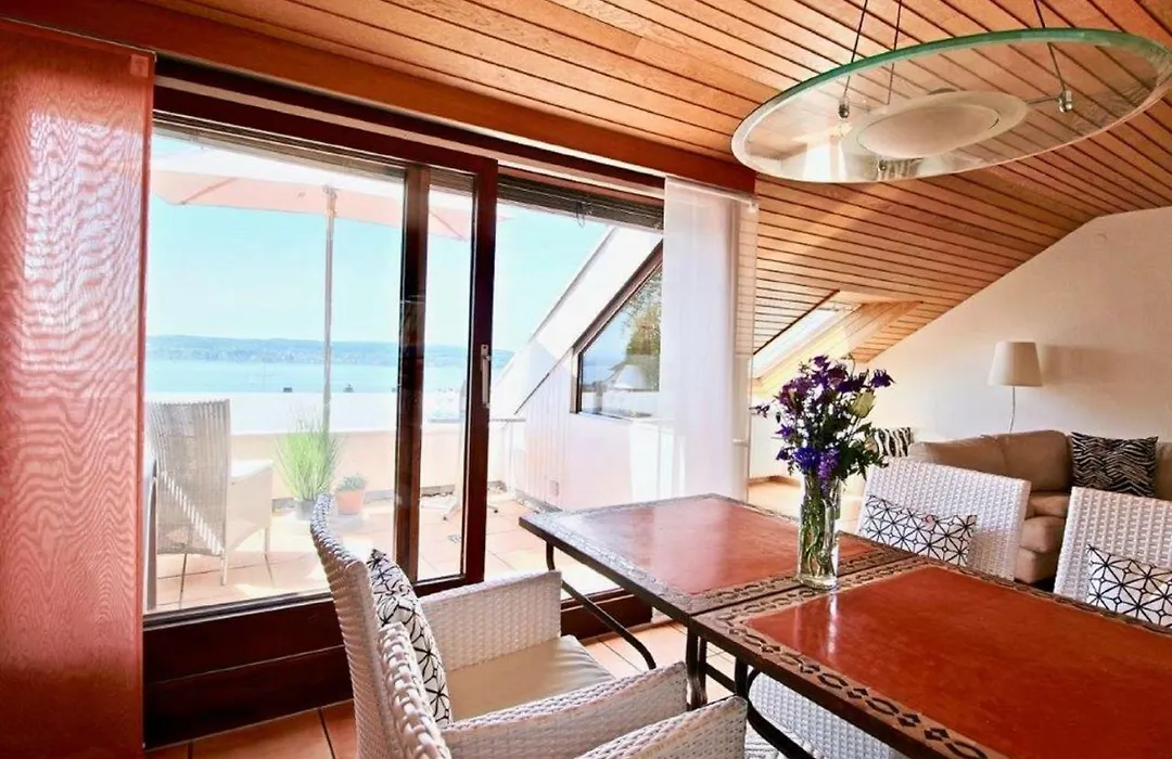 Ferienwohnung mit Seeblick und Dachterrasse in Überlingen-1
