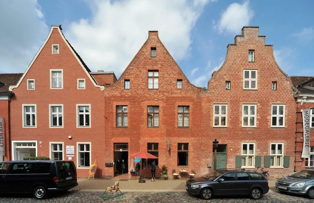 Apartmenthaus im holländischen Viertel-1