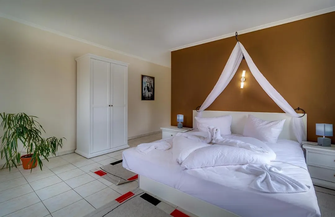 Hotel Duebener Heide-1