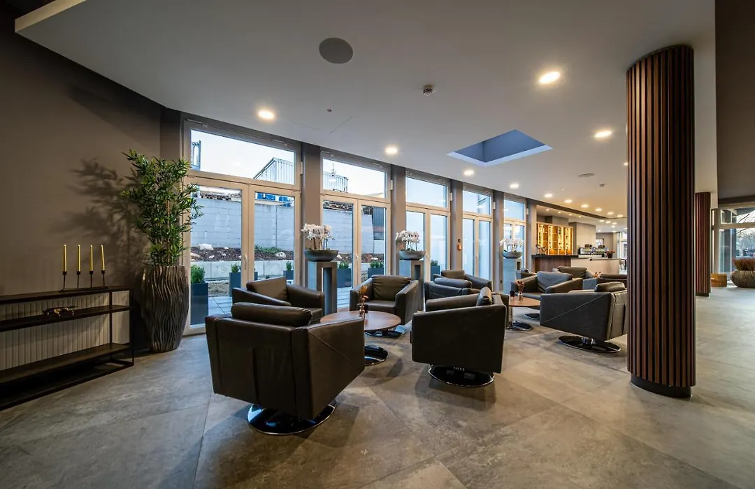 Ee Hotel-1