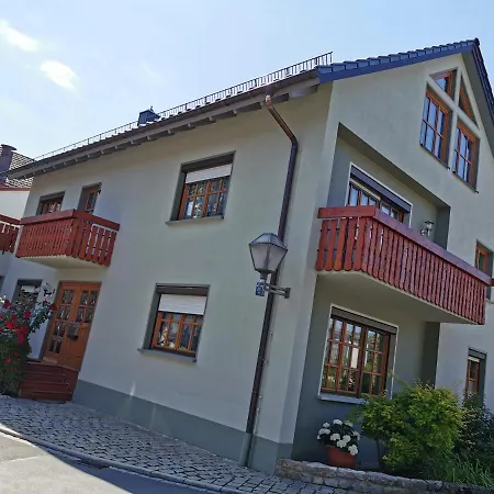 Hohes Ferienhaus-3