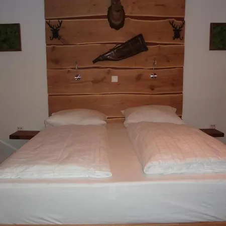 Charmante rustikale Jägersuite mit el Kamin H2O Therme Oberhof-2