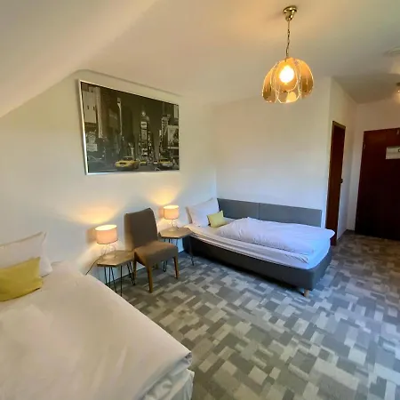 Hotel Attache-3