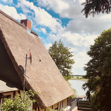Haus am See mit Steg, Boot, Kamin und Sauna - Mecklenburgische Seenplatte-2
