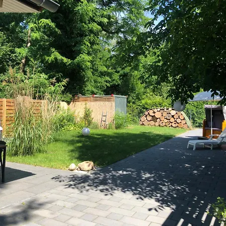 GartenLoft mit Outdoor Whirlpool und Garten-3