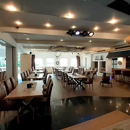 Land-Hotel Haus am Stein Winterberg mit Pool-2