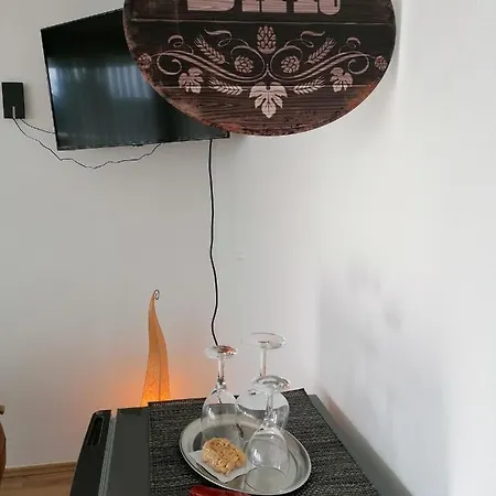 Stylisches kleines Studio -Zentral gelegen- Nähe BayArena - in Leverkusen Wiesdorf City- Friedrich Ebert Platz 5a , 4te Etage mit Balkon-kein Aufzug-Lift--Kaution Pflicht---3