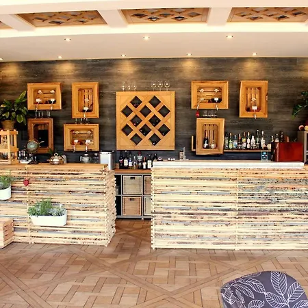 Berghotel und Restaurant Kräuter Chalet-3