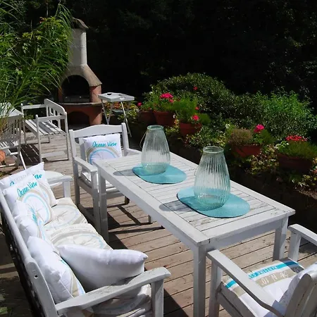 Exklusive Villa am Wald mit Garten, Waldzugang und Sauna-3