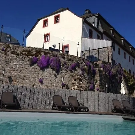 Schlosshotel Burghaus Kronenburg-3