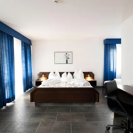 Hotel Astoria Am Urachplatz-3