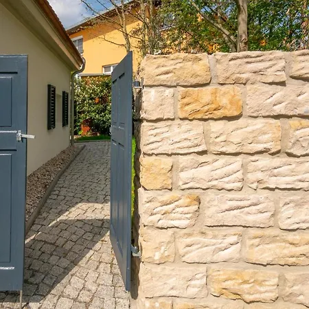 Privatsphäre im Kutscherhaus der Villa Golding-2