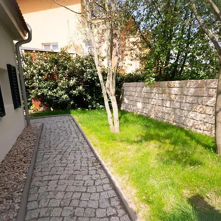 Privatsphäre im Kutscherhaus der Villa Golding-3