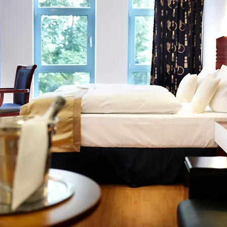 Hotel Kiel By Golden Tulip-2