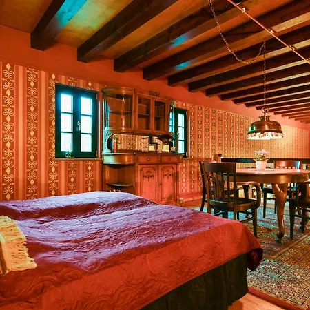 Buchholz Saloon-3