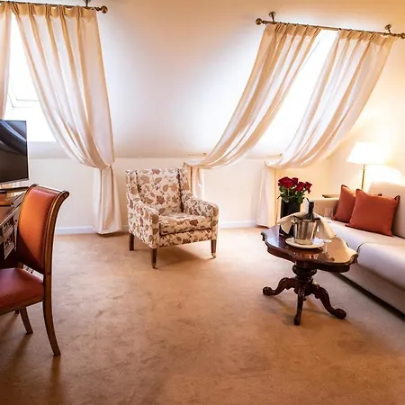 Hotel Weinhaus Messerschmitt-3