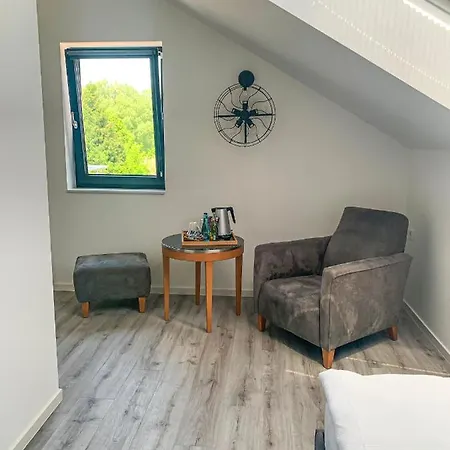 PRIMA Inn Unterkunft direkt über der Bar am Minimax-2